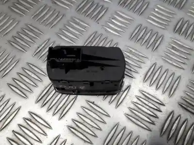 Second-hand car spare part left front power window switch for opel corsa c 1.2 16v cat (z 12 xep / lb4) oem iam references 13256521aa  