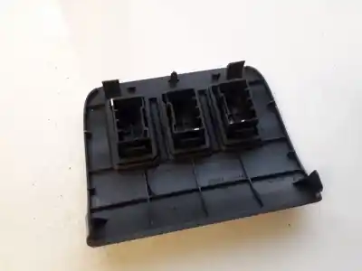 Pezzo di ricambio per auto di seconda mano plastica per toyota corolla (e12) 1.6 16v riferimenti oem iam 588210f010  58821-0f010