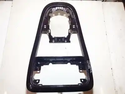 Pezzo di ricambio per auto di seconda mano Plastica per FIAT CROMA (194) 1.9 16V Multijet Dynamic (12.2007->) Riferimenti OEM IAM 735373402  