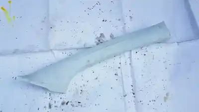 Peça sobressalente para automóvel em segunda mão plásticos por peugeot 208 1.2 12v vti referências oem iam 9673750277