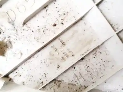 Pezzo di ricambio per auto di seconda mano plastica per mazda 2 lim. (de) 1.3 active riferimenti oem iam d65268160  d652-68160