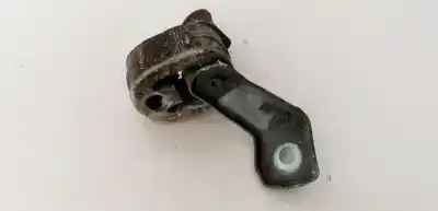 Second-hand car spare part engine support for audi a4 avant (8e) 2.0 tdi quattro (dpf) oem iam references 8d0253147  