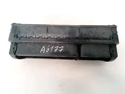 Автозапчастина б/у аераційна решіта для audi a4 avant (b5) 1.8 посилання на oem iam 8d0820951  