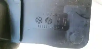 Pezzo di ricambio per auto di seconda mano plastica per toyota corolla (e11) 2.0 d-4d linea sol riferimenti oem iam 6211102080a  62111-02080-a