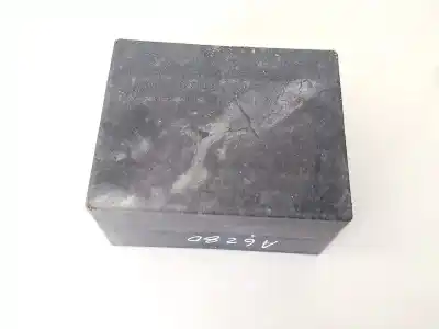 Peça sobressalente para automóvel em segunda mão plásticos por toyota corolla (e11) 2.0 d-4d linea sol referências oem iam 58427-13040