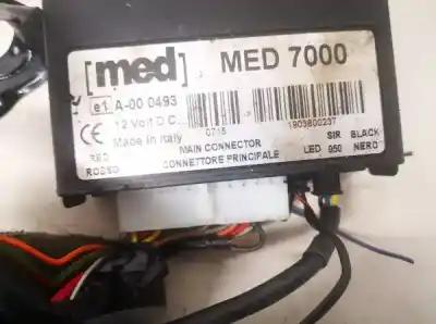 Second-hand car spare part electronic module for opel corsa c 1.2 16v cat (z 12 xep / lb4) oem iam references med700  a-000493
