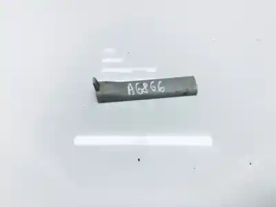 Pièce détachée automobile d'occasion plastiques pour volkswagen golf v (1k1) 1.6 fsi références oem iam 1k0857594