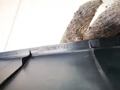 Pezzo di ricambio per auto di seconda mano plastica per toyota corolla (e11) 2.0 d-4d linea sol riferimenti oem iam 7213713030  72137-13030