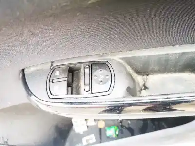 Автозапчастина б/у ПЕРЕДНІ ВІКНИЙ ВМИКАЧ для OPEL CORSA E  Посилання на OEM IAM   
