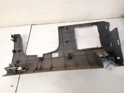 Second-hand car spare part plastics for kia carens 2.0 crdi ex monovolumen oem iam references 0k2fa64261  