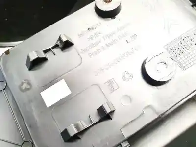 Pezzo di ricambio per auto di seconda mano plastica per peugeot partner (s2) 1.6 16v hdi riferimenti oem iam 060936j01  