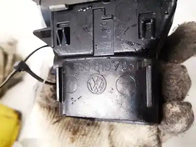 Автозапчасти б/у аэрационная решетка за volkswagen passat variant (3b6) 2.0 tdi dpf ссылки oem iam 3b0819703  