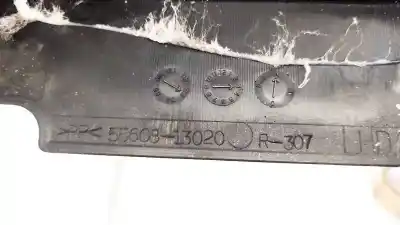 Pezzo di ricambio per auto di seconda mano plastica per toyota corolla (e11) 2.0 d-4d linea sol riferimenti oem iam 5560813020  55608-13020