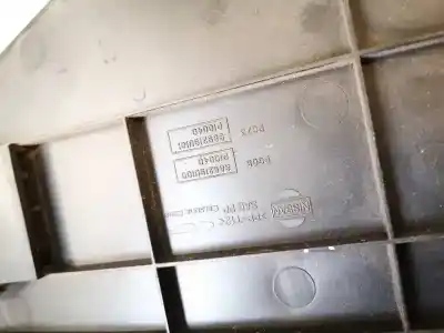 Pezzo di ricambio per auto di seconda mano plastica per nissan note (e11e) 1.6 16v cat riferimenti oem iam 889219u100  889219u101