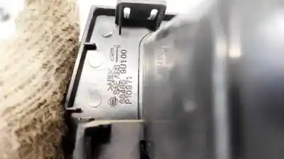 Pezzo di ricambio per auto di seconda mano plastica per nissan note (e11e) 1.6 16v cat riferimenti oem iam 684859u100  p10971