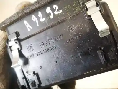 Автозапчастина б/у аераційна решіта для opel astra h caravan 1.9 cdti посилання на oem iam 13228917  330188061