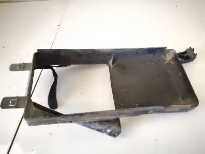 Pezzo di ricambio per auto di seconda mano plastica per ford focus lim. (cb8) 1.6 tdci cat riferimenti oem iam bm518121a  bm51-8121-a