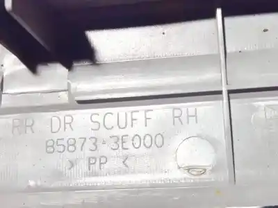 Pezzo di ricambio per auto di seconda mano plastica per kia sorento 2.5 crdi ex riferimenti oem iam 858733e000  85873-3e000