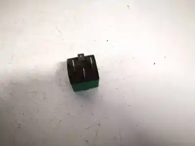 Pezzo di ricambio per auto di seconda mano relè per opel vectra c caravan 1.9 cdti riferimenti oem iam 13136665  