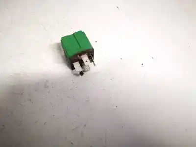 Pezzo di ricambio per auto di seconda mano relè per opel vectra c caravan 1.9 cdti riferimenti oem iam 13136665  