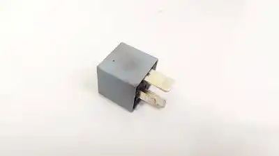 Second-hand car spare part relay for opel astra j lim. 1.7 16v cdti oem iam references 13351610  