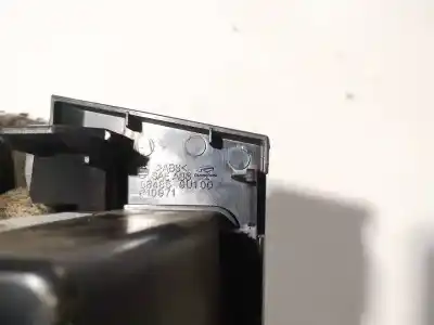 Pezzo di ricambio per auto di seconda mano plastica per nissan note (e11e) 1.6 16v cat riferimenti oem iam 684859u100  p10971