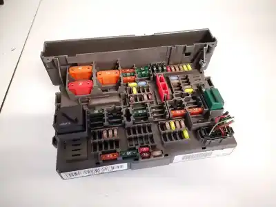 Peça sobressalente para automóvel em segunda mão caixa de fusíveis e relés por bmw 3-series, e90 / e91 / e93 2005.02 - 2009.01 320 d 130kw 2007.09 - 2011.12 referências oem iam 911944603