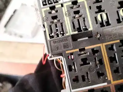 Second-hand car spare part fuse box unit for opel meriva b 1.7 16v cdti oem iam references 93363140  