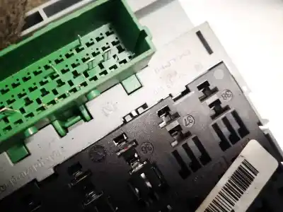 Second-hand car spare part fuse box unit for opel meriva b 1.7 16v cdti oem iam references 93363150  