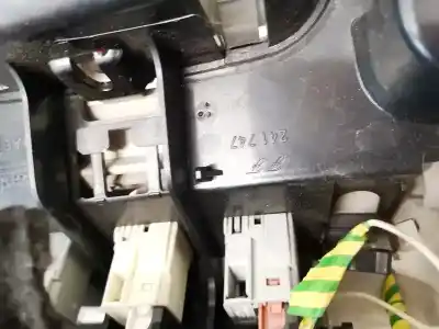 Автозапчастина б/у внутрішне світло для lancia phedra (180) 2.2 jtd посилання на oem iam 241747  