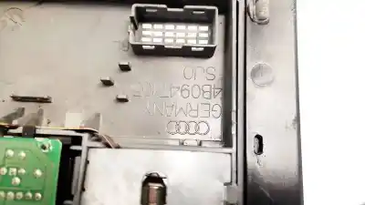 Автозапчасти б/у внутренний свет за audi a6 avant (4b5) 2.5 tdi ссылки oem iam 4b0947105c  