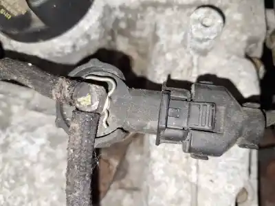 Peça sobressalente para automóvel em segunda mão injetor por kia rio 1.5 crdi referências oem iam 0445110256  