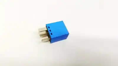 Second-hand car spare part relay for volvo xc90 2.5 t (7 asientos) oem iam references 8663490