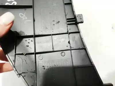 Pezzo di ricambio per auto di seconda mano plastica per nissan note (e11e) 1.5 dci turbodiesel cat riferimenti oem iam 684993w0a  