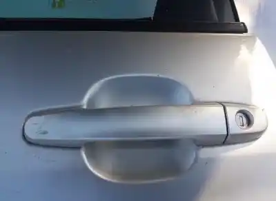 Автозапчасти б/у левая передняя наружная ручка за TOYOTA RAV 4 (A2) 2.0 16V CAT ссылки OEM IAM   