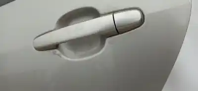 Pezzo di ricambio per auto di seconda mano maniglia esterna posteriore sinistra per toyota corolla (e11) 2.0 d-4d linea sol riferimenti oem iam   