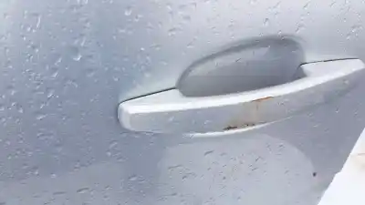 Peça sobressalente para automóvel em segunda mão puxador exterior traseiro esquerdo por opel zafira b 1.9 cdti referências oem iam 