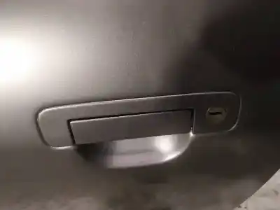 Автозапчастина б/у ліва передня зовнішня ручка для AUDI A4 AVANT (B5) 1.8 Посилання на OEM IAM   