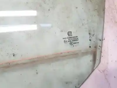 Peça sobressalente para automóvel em segunda mão vidro dianteiro esquerdo por peugeot 208 1.2 12v vti referências oem iam   