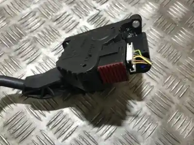 Second-hand car spare part accelerator pedal for opel corsa c 1.2 16v cat (z 12 xep / lb4) oem iam references 55702021  04308b22