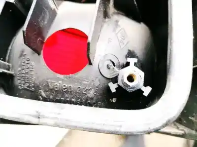 Автозапчасти б/у правый задний фонарь за renault laguna (b56) 2.2 dt rt ссылки oem iam 2225  770082005