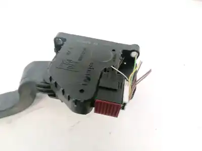 Second-hand car spare part accelerator pedal for opel corsa c 1.2 16v cat (z 12 xep / lb4) oem iam references 55702020  b720