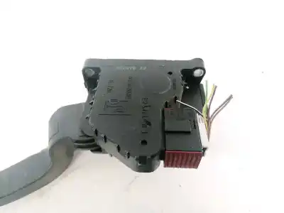 Second-hand car spare part accelerator pedal for opel corsa c 1.2 16v cat (z 12 xep / lb4) oem iam references 55702020  b720