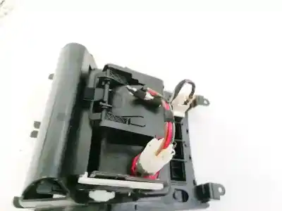 Автозапчастина б/у попільничка для volkswagen golf v variant (1k5) 1.4 посилання на oem iam 1k0857961  ap2190