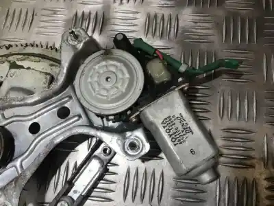Peça sobressalente para automóvel em segunda mão motor elevador vidro dianteiro direito por toyota corolla (e11) 2.0 d-4d linea sol referências oem iam 8571012220