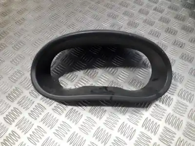 Second-hand car spare part front decorative moulding for opel corsa c 1.2 16v cat (z 12 xep / lb4) oem iam references 13205180