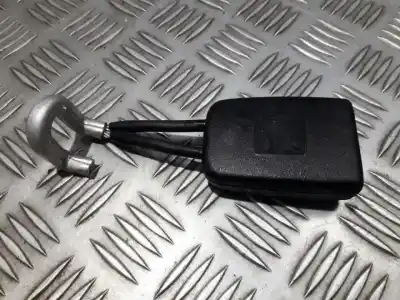 Автозапчасти б/у крюк для ремня задний правый за audi a4 avant (b5) 1.9 tdi ссылки oem iam 8d0857740  