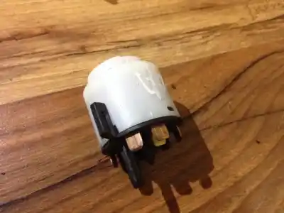 Peça sobressalente para automóvel em segunda mão Comutador De Ignição por VOLKSWAGEN PASSAT B5 (3B2) 1.6 Referências OEM IAM 4B0905849  