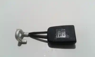 Автозапчасти б/у крюк для ремня задний правый за volkswagen passat variant (3b5) 1.9 tdi ссылки oem iam 3b0857740  