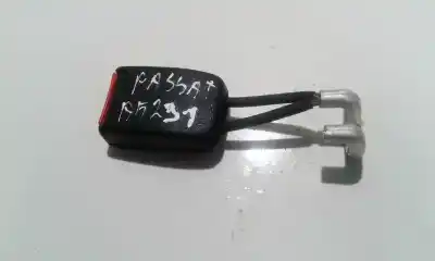 Автозапчасти б/у крюк для ремня задний правый за volkswagen passat variant (3b5) 1.9 tdi ссылки oem iam 3b0857740